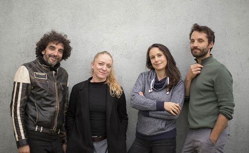 SPECTACLE Selon les humains